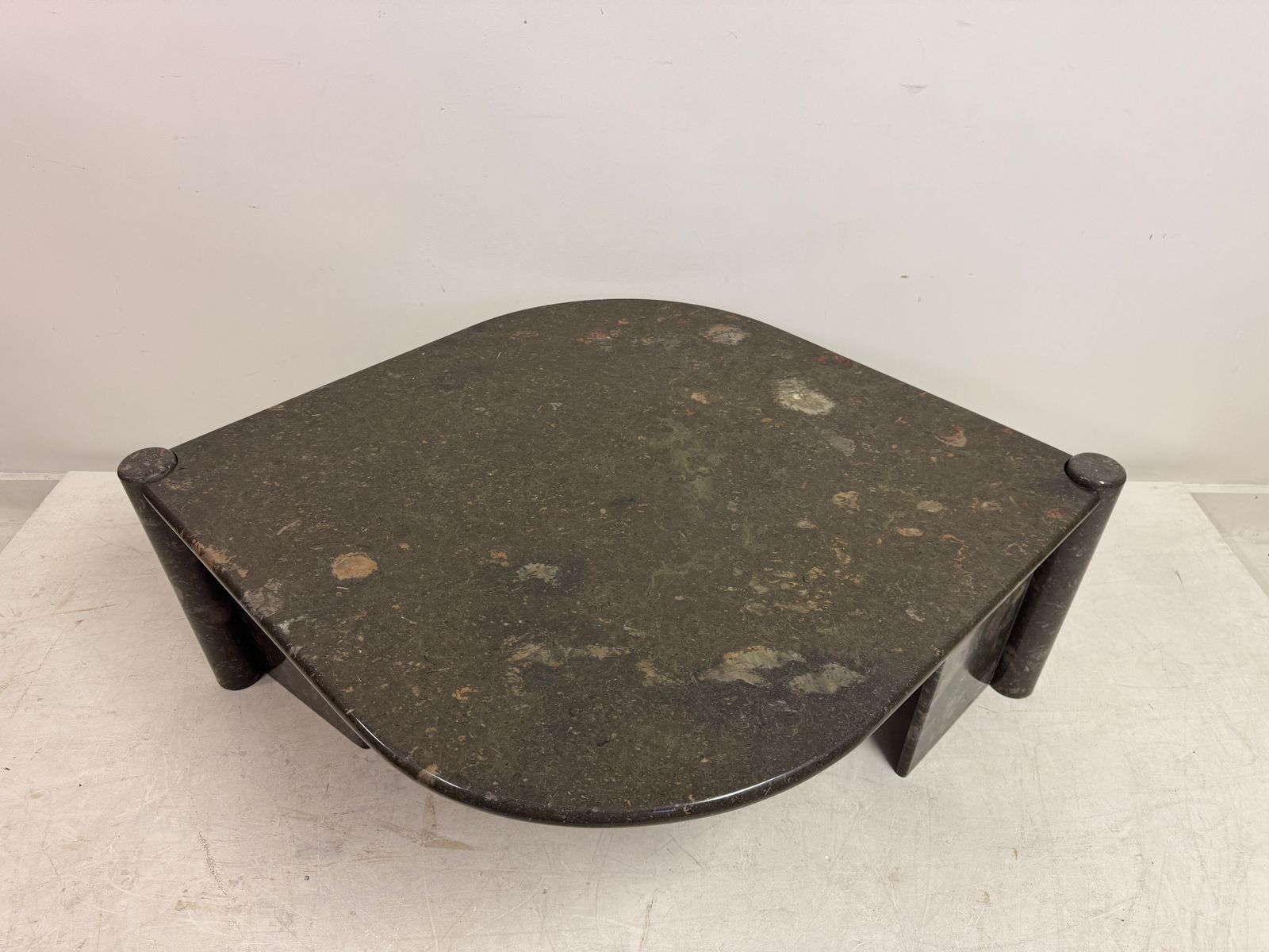 1980s Sculptural Eye Shaped Coffee Table In Fossil Marble photo Furniture