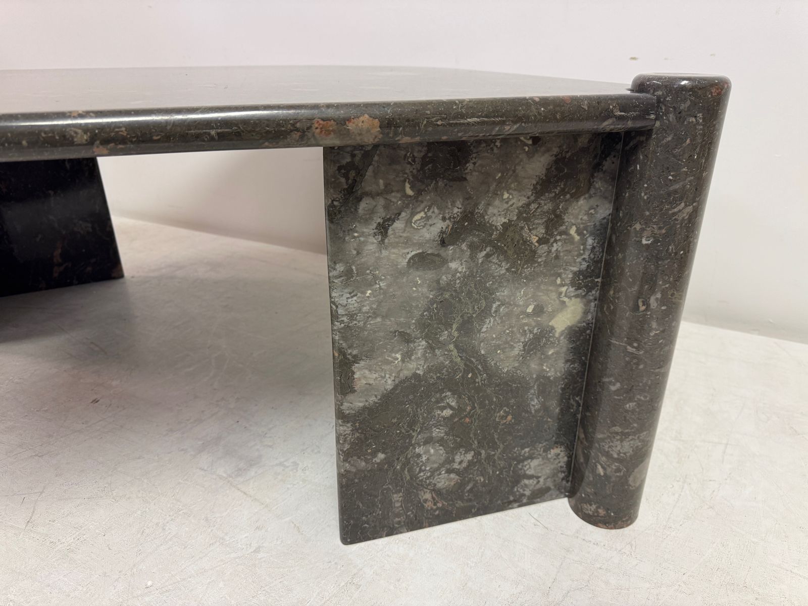photo furniture 1980s Sculptural Eye Shaped Coffee Table In Fossil Marble