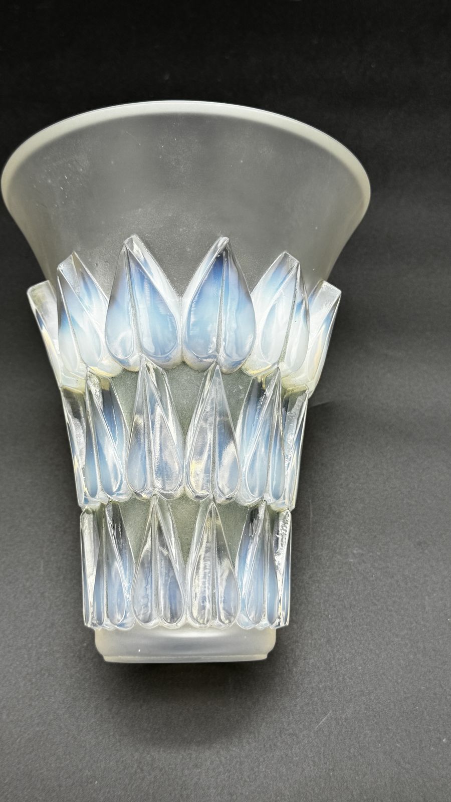 An Opalescent Feuilles Vase By R.Lalique photo 5000.0