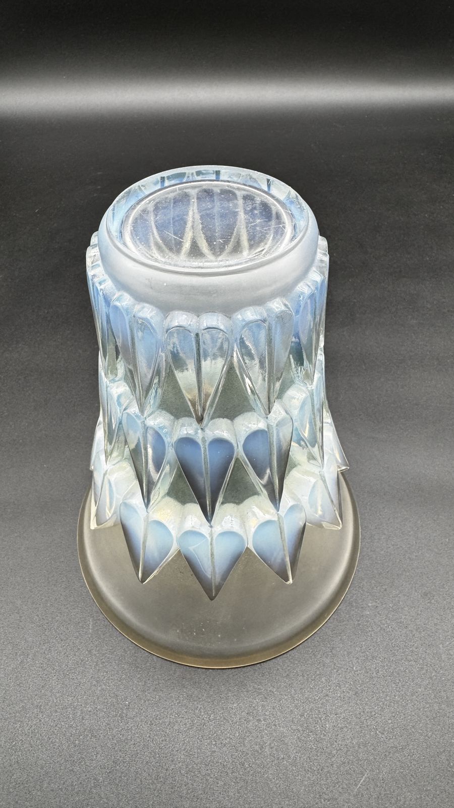 photo furniture An Opalescent Feuilles Vase By R.Lalique