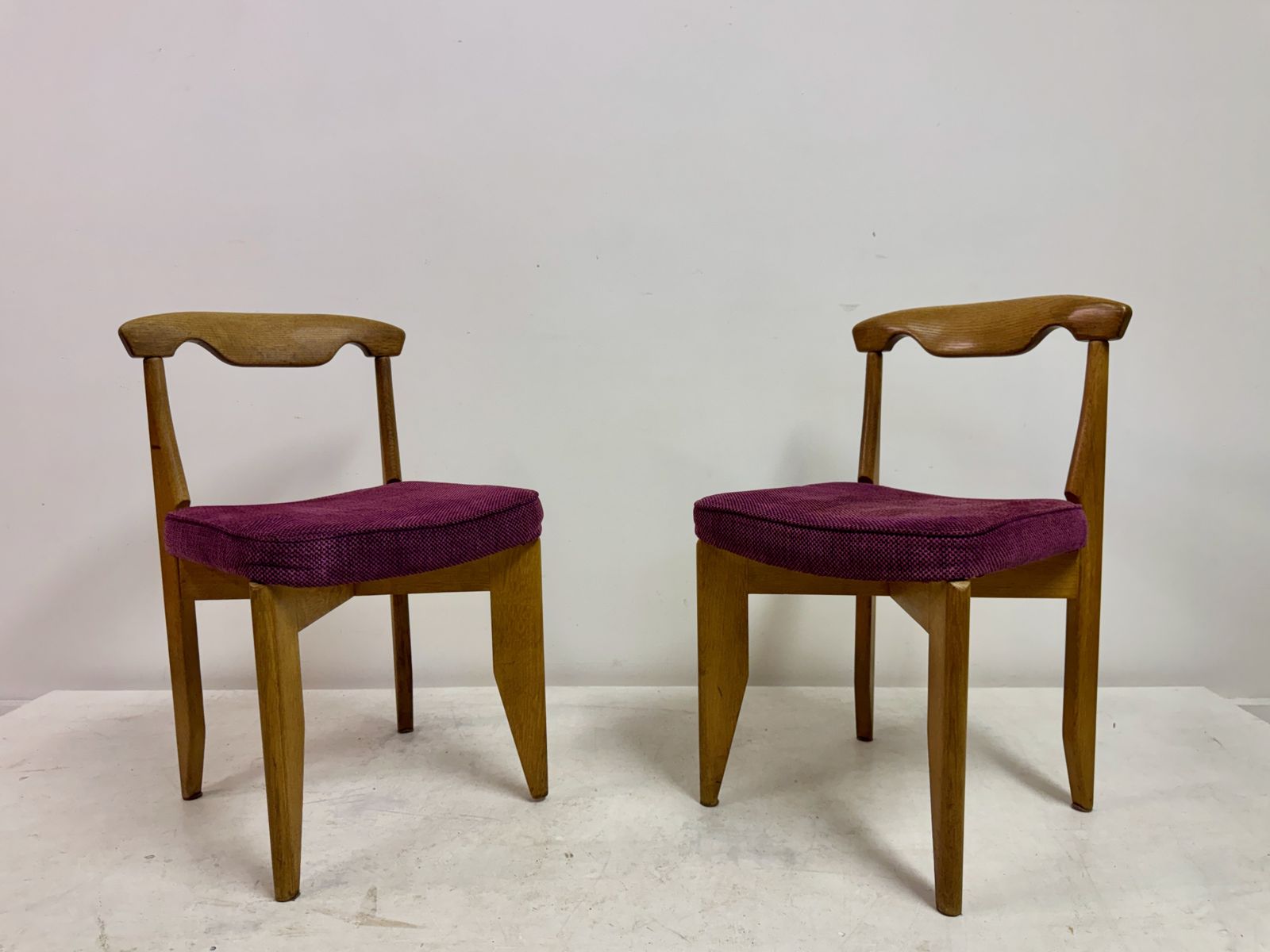 Set Of Four Mid Century Oak Dining Chairs By Guillerme Et Chambron photo vintage