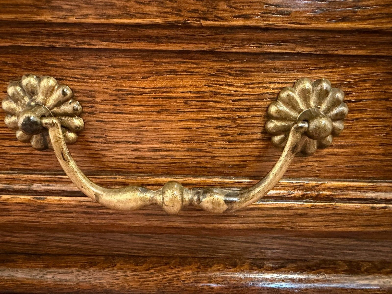 photo vinterior Neat Sized French Oak Chest Of Four Drawers Circa 1950