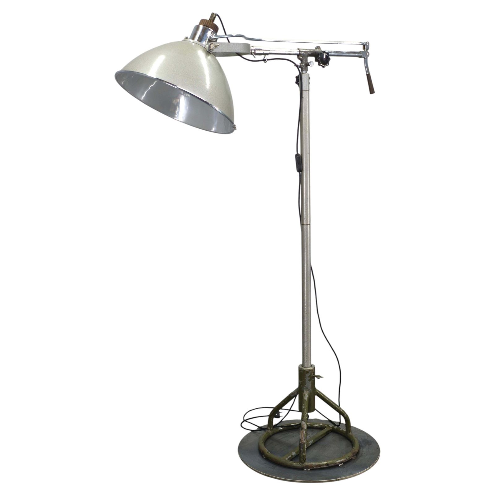 Tsjechische industriële chirurgische vloerlamp uit militair ziekenhuis, jaren 1950