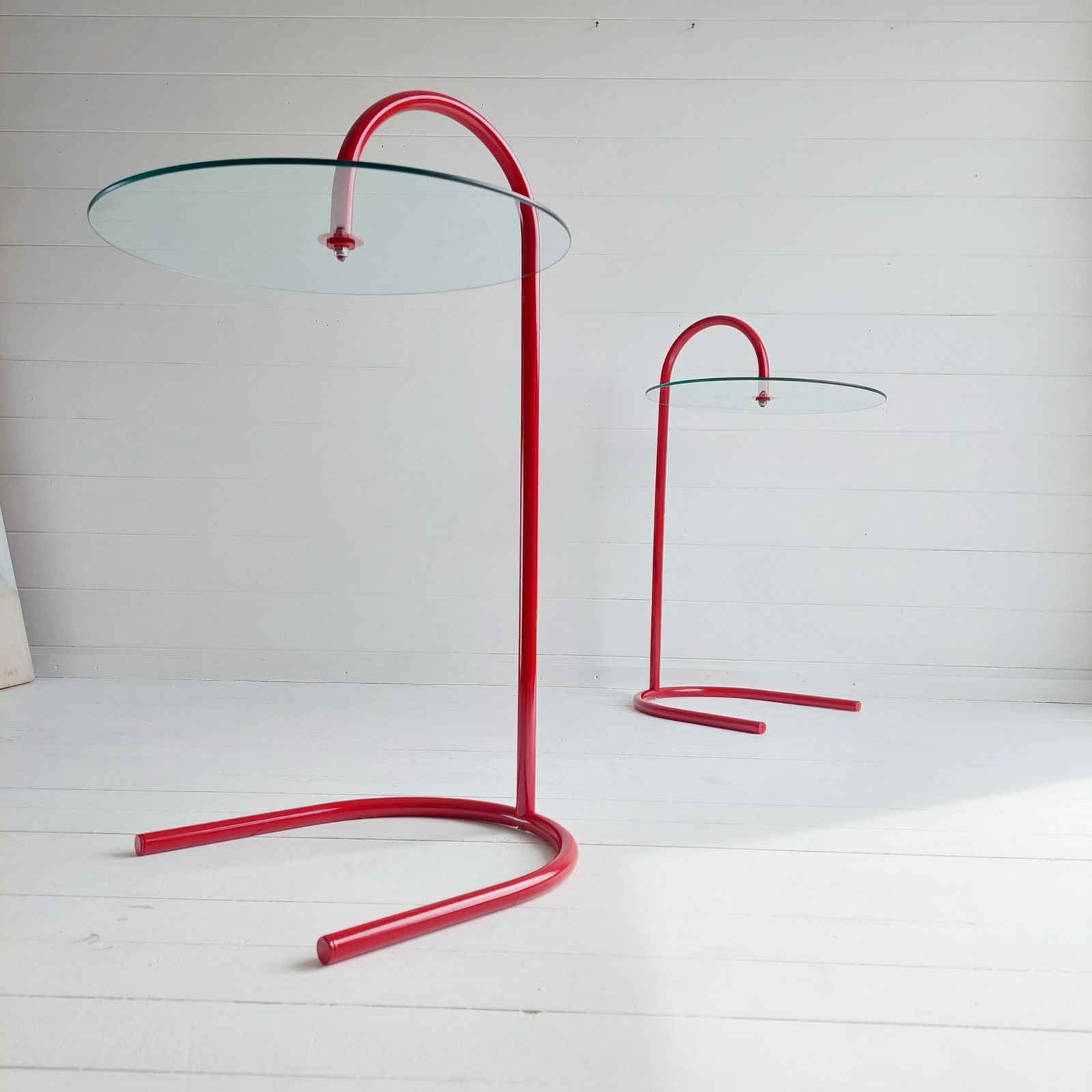 photo furniture Vintage Ikea Ry Coffee Side Tables Glass Red Aluminium Postmodern Memphis, 1980s Set Of 2