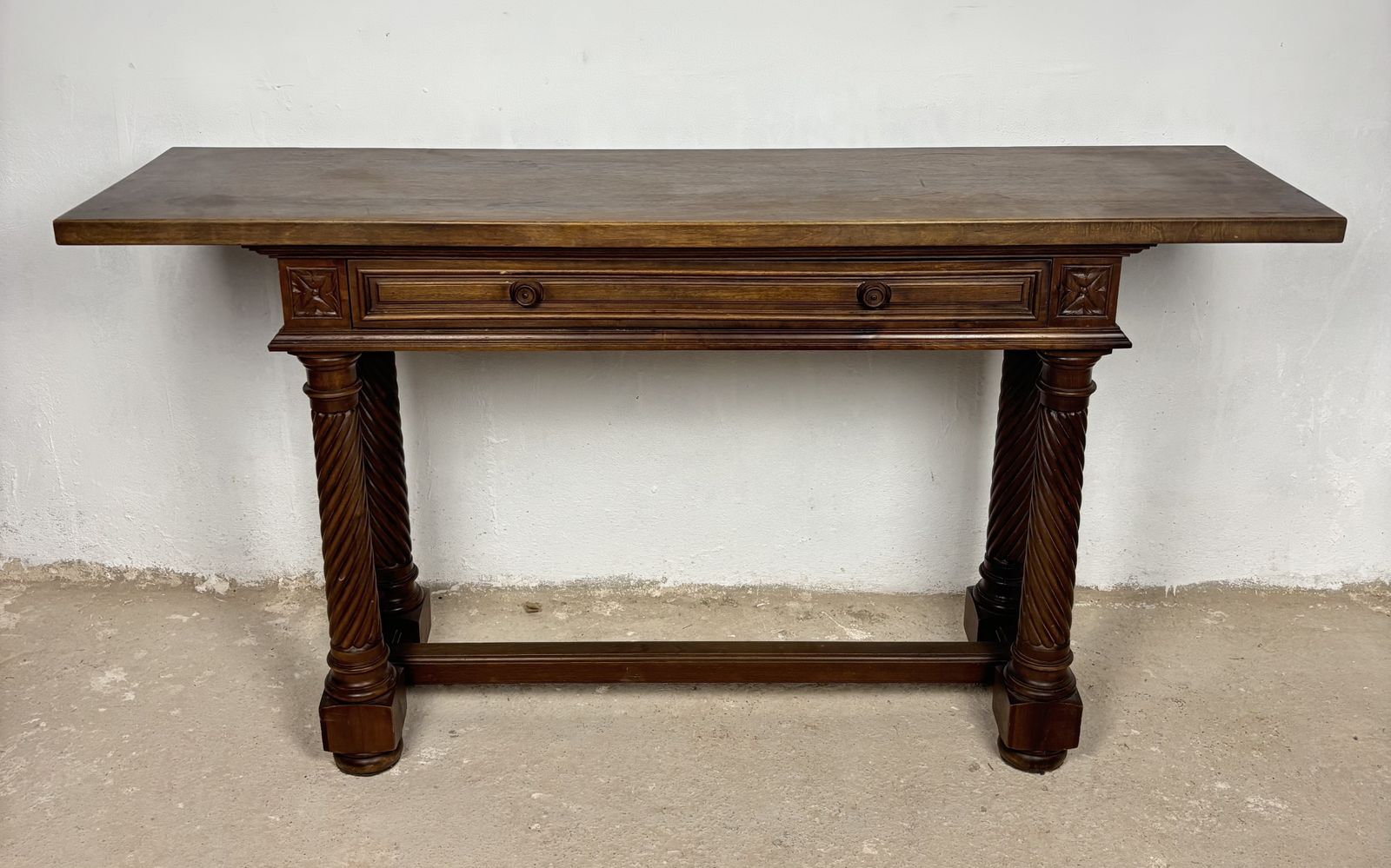 Spaanse walnoten consoletafel met gedraaide touwpoten, jaren 1920 photo for sale