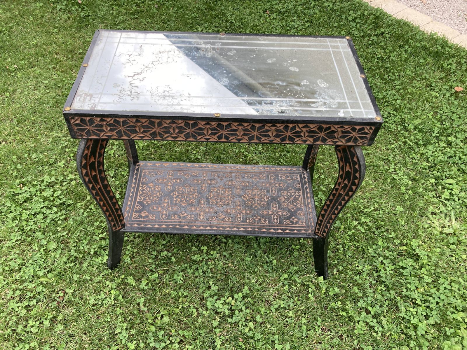 Carved Wooden Quadrupedal Pedestal Table photo 51.0