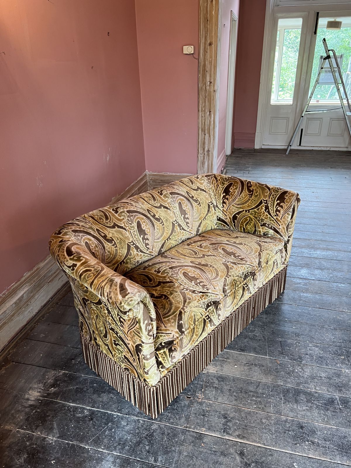 Vintage French 1970s Curved Paisley Velvet Cocktail Loveseat Sofa