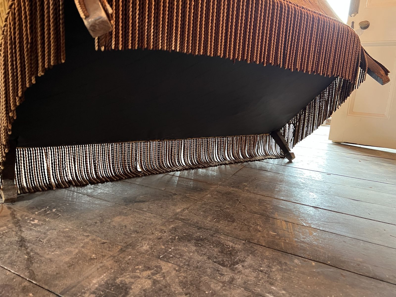 Vintage French 1970s Curved Paisley Velvet Cocktail Loveseat Sofa photo vinterior