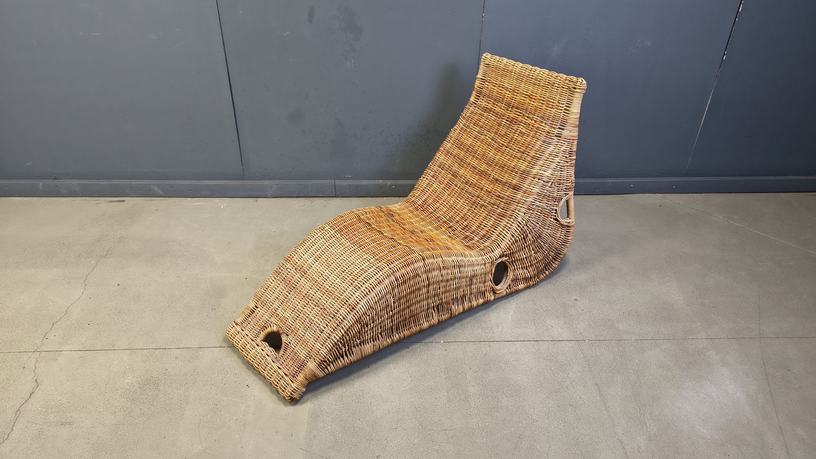 photo furniture Vintage Wicker Chaise Longue, 1980s