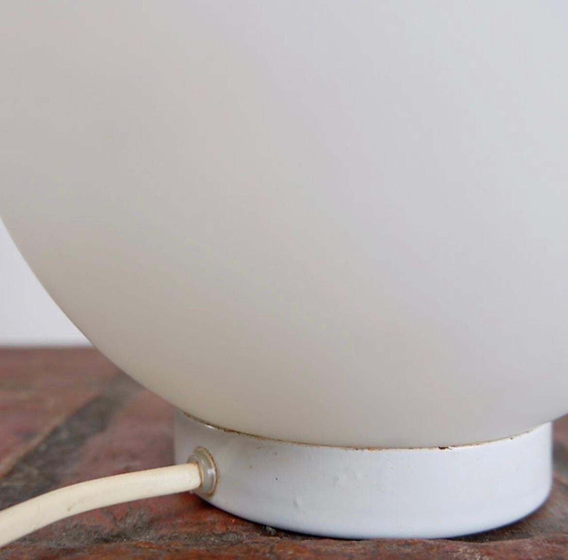 Mid Century Modern Opaline Glass Egg Lamp Attr. Fontana Arte, 1970s photo vinterior