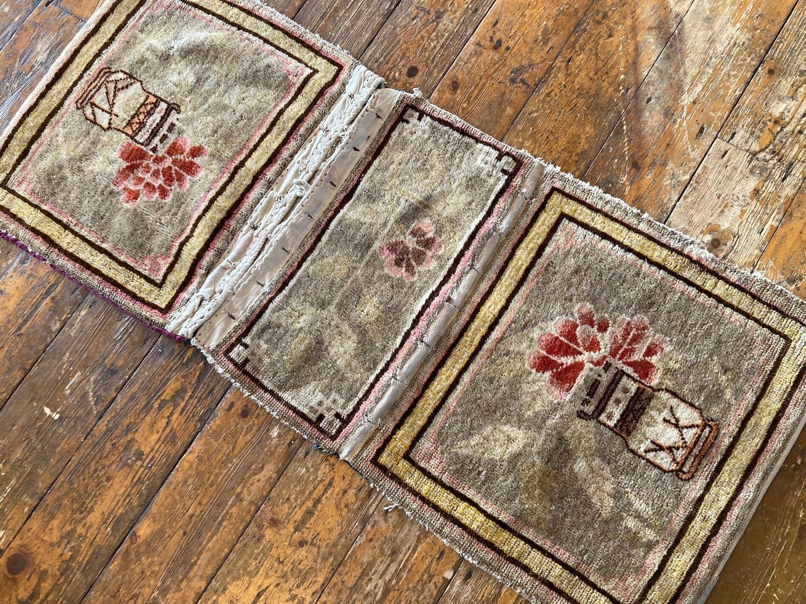 Antiek Chinees Khotan-zadeltasje 1,22 m x 0,50 m photo vinterior