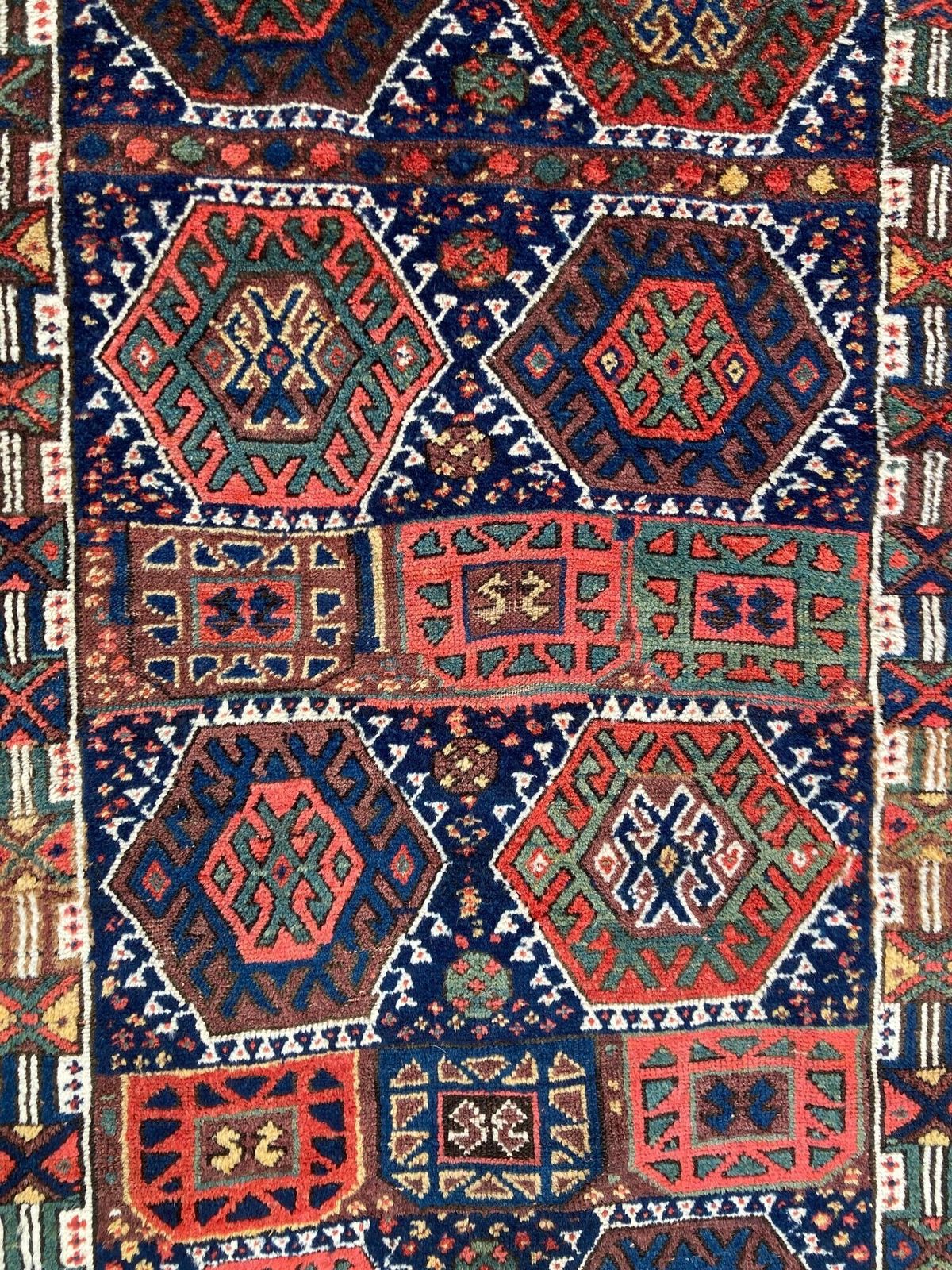 photo buy Antiek Koerdisch tapijt 1,92 m x 1,19 m