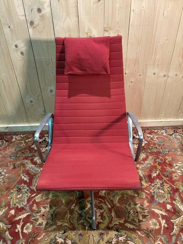 Charles Eames Bauhaus Aluminum Armchair And Ottoman photo 2643.0