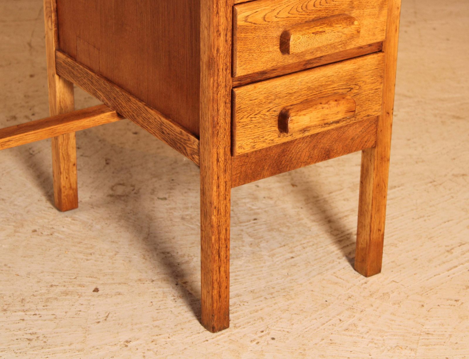 Vintage Mid Century Oak Kneehole Desk With 3 Drawers, Circa 1960s photo 450.0
