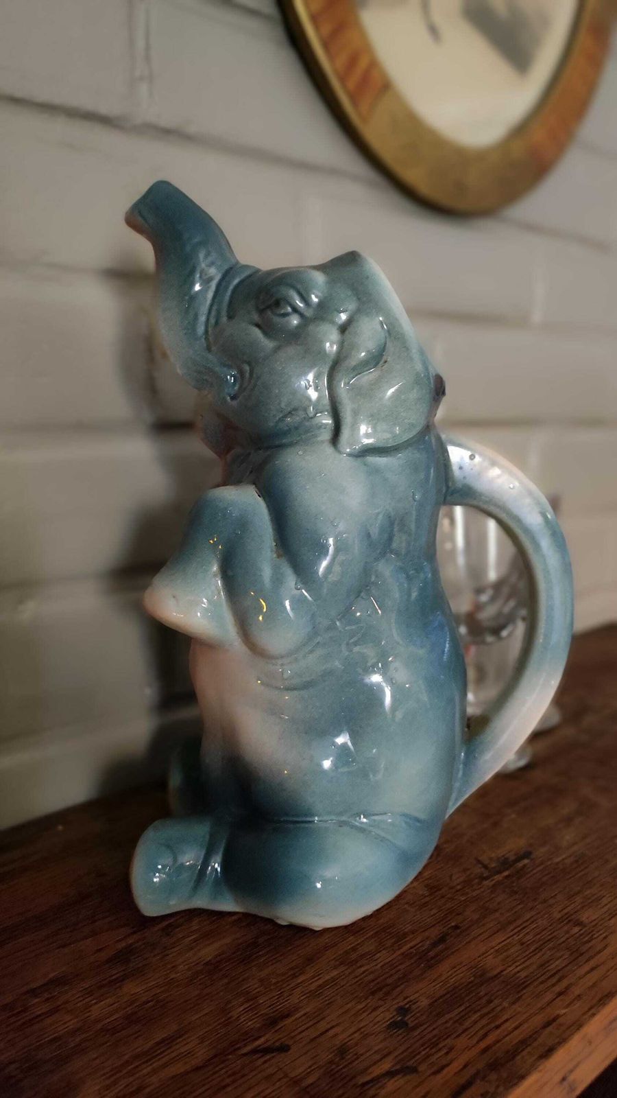 208.0 Pichet éléphant en céramique vintage bleue et rose, Saint Clement photo