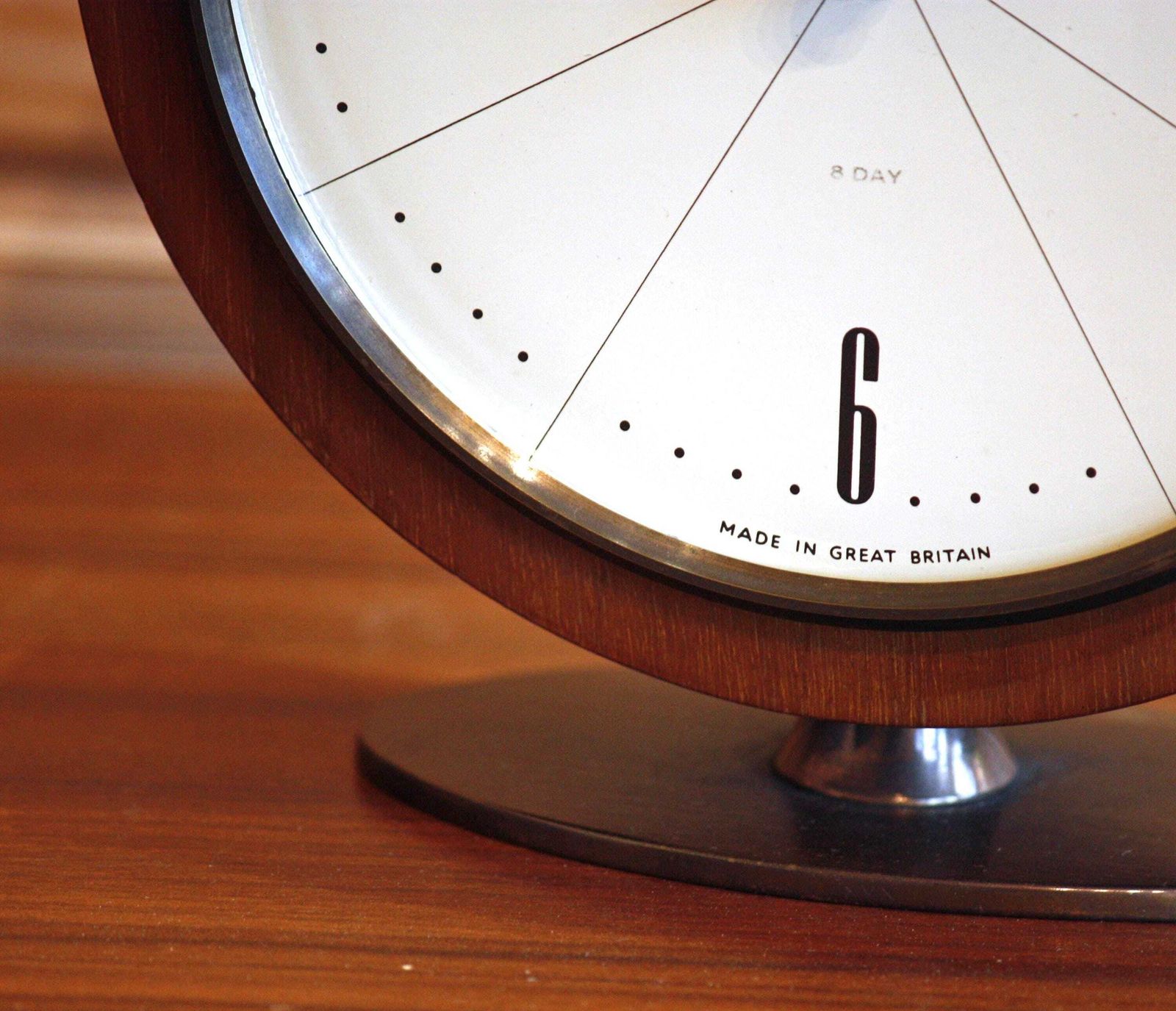 Vintage Wooden Mantel Clock   16cm Retro Mid Century Style Bauhaus Desk Clock Off The Wall Clocks photo Home Decor