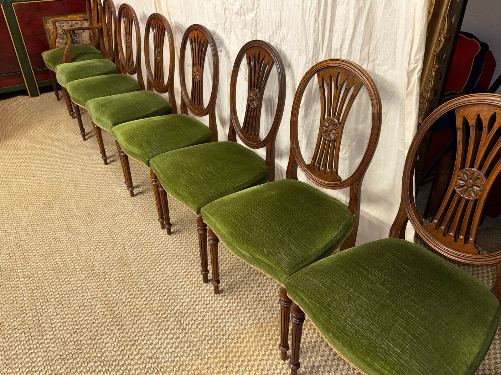 photo furniture Set Of 8 Mahogany Dining Chairs Green Velvet Upholstered Dining Chairs