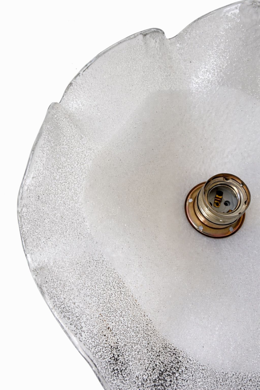 Vintage opalen Murano glazen hanglamp met messing ketting, ca. jaren 1970 photo Verlichting