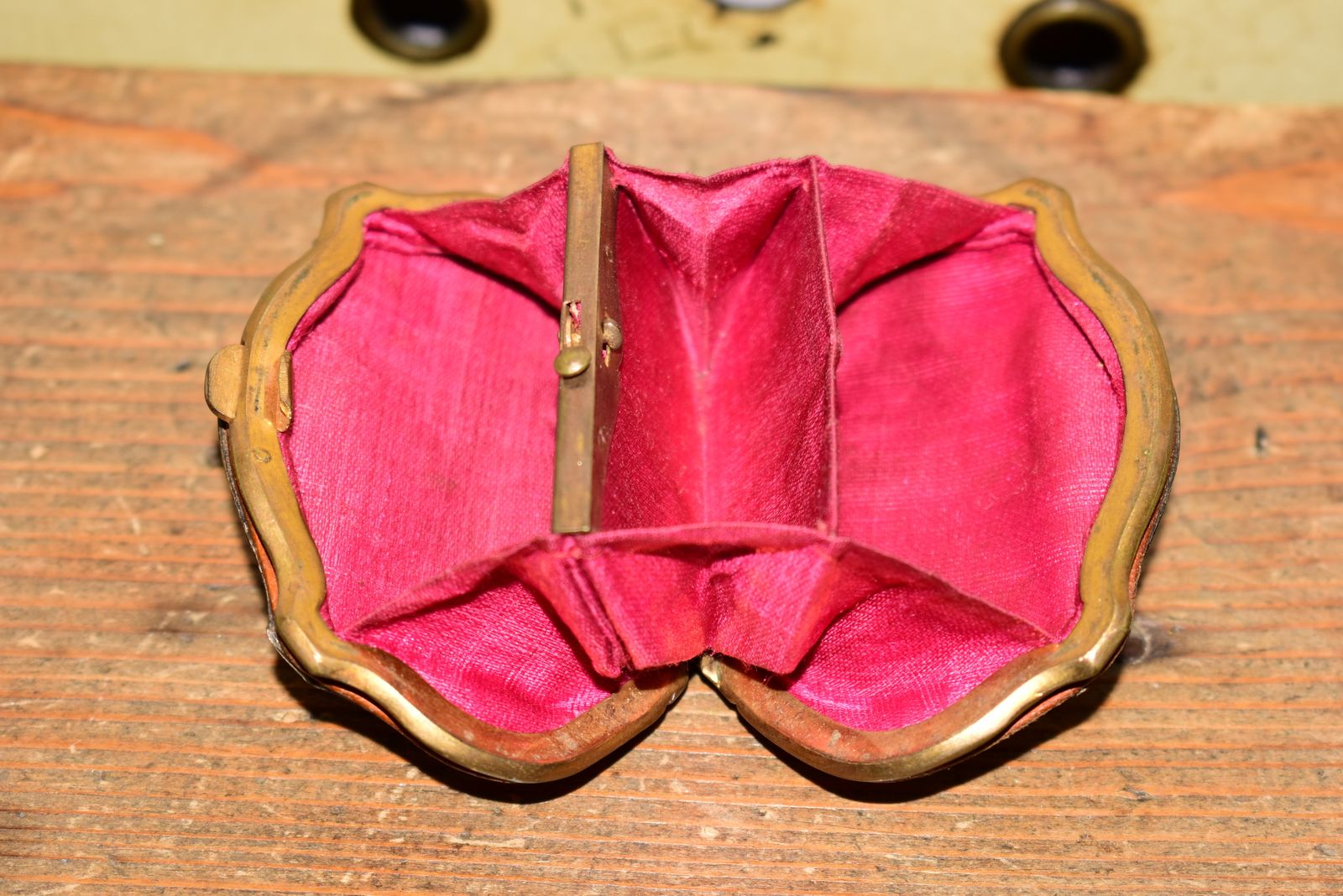 Victorian Dyed Horn Coin Purse With Piqué Inlay, Rare Lift Clasp & Pink Moiré Silk photo buy