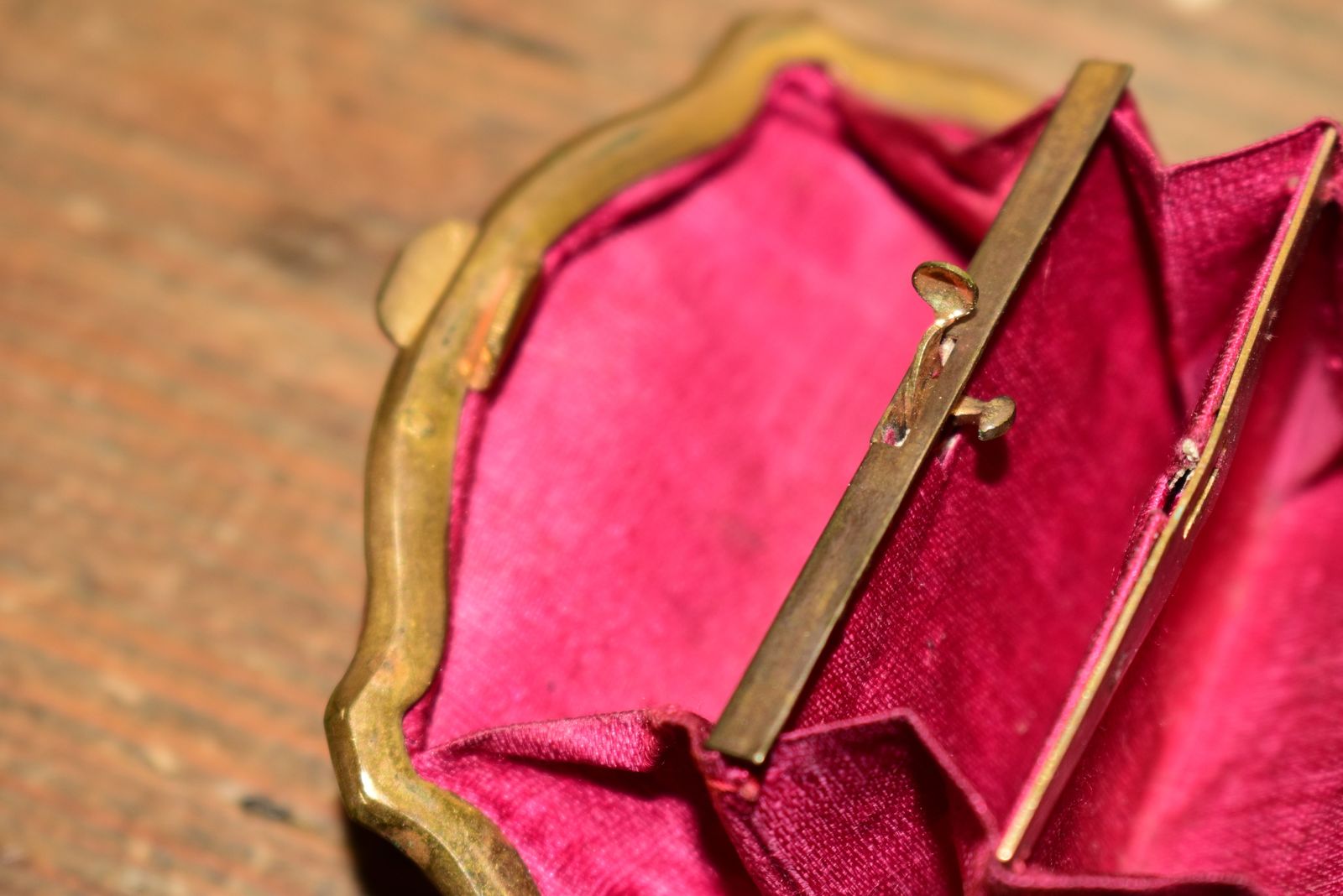 Home Decor Victorian Dyed Horn Coin Purse With Piqué Inlay, Rare Lift Clasp & Pink Moiré Silk photo
