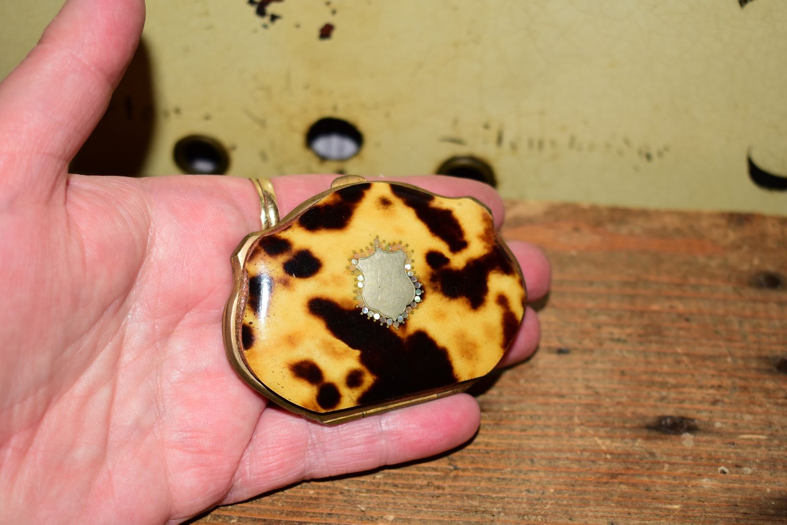 photo vinterior Victorian Dyed Horn Coin Purse With Piqué Inlay, Rare Lift Clasp & Pink Moiré Silk