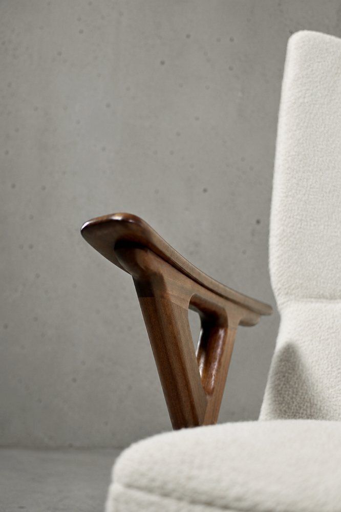 Mid-Century Noorse Modern Teakhouten Lounge Fauteuil met Witte Bouclé Bekleding, jaren 1960 photo furniture