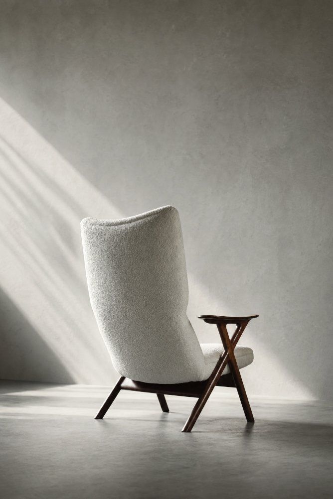 photo furniture Mid-Century Noorse Modern Teakhouten Lounge Fauteuil met Witte Bouclé Bekleding, jaren 1960