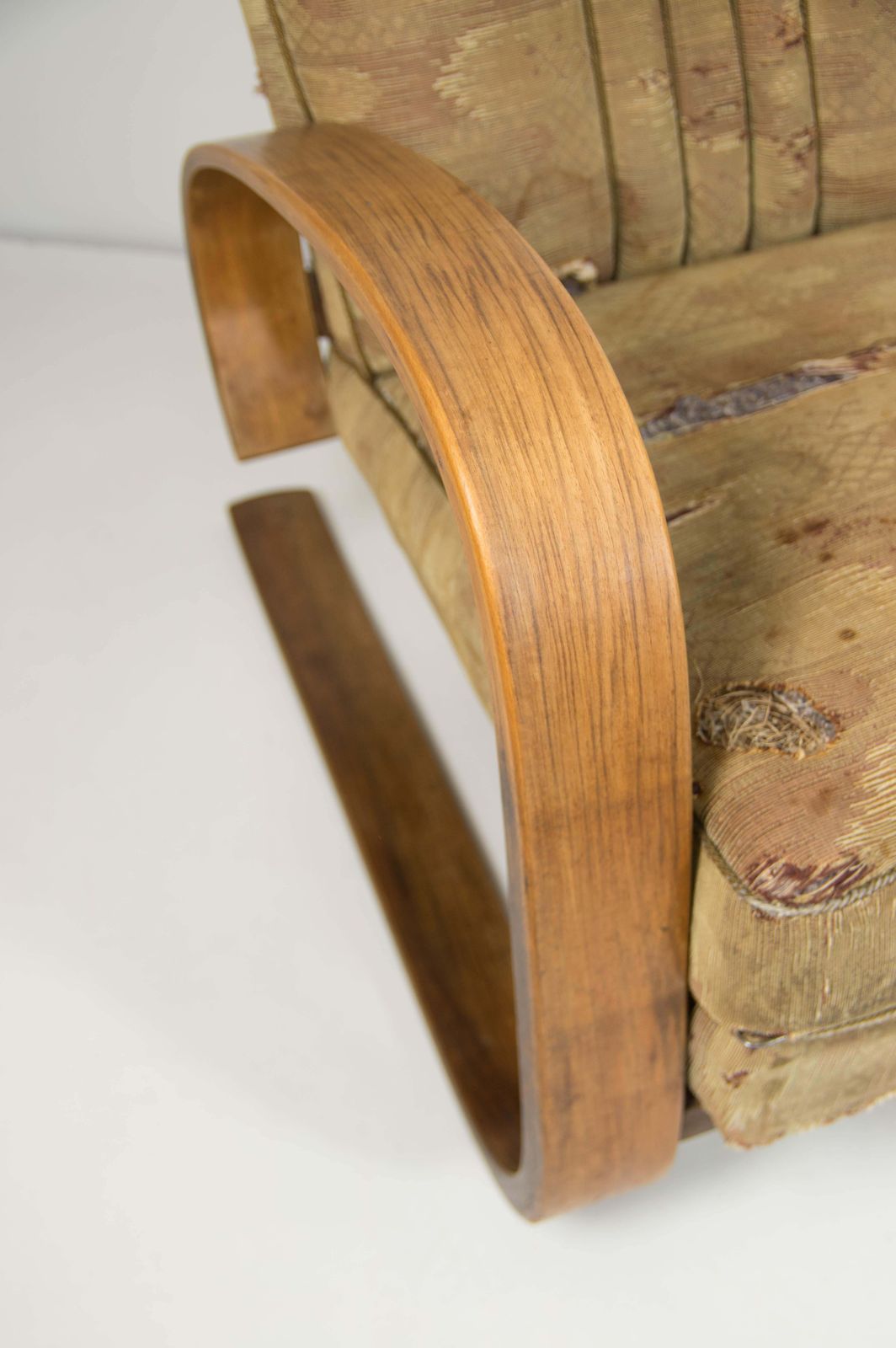 photo furniture Fauteuil Tank par Miroslav Navratil, bois courbé lamellé, années 1930