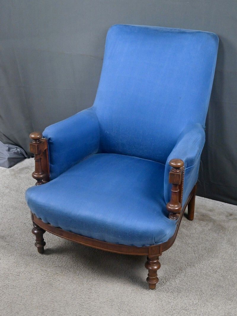 Walnut Bergère Armchair – Early 20th Century photo for sale