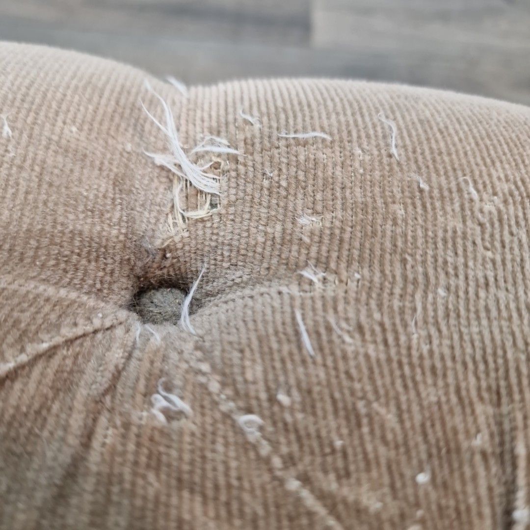 photo furniture Vintage Tufted Foot Stool Queen Anne Style Upholstered Ottoman For Restoration