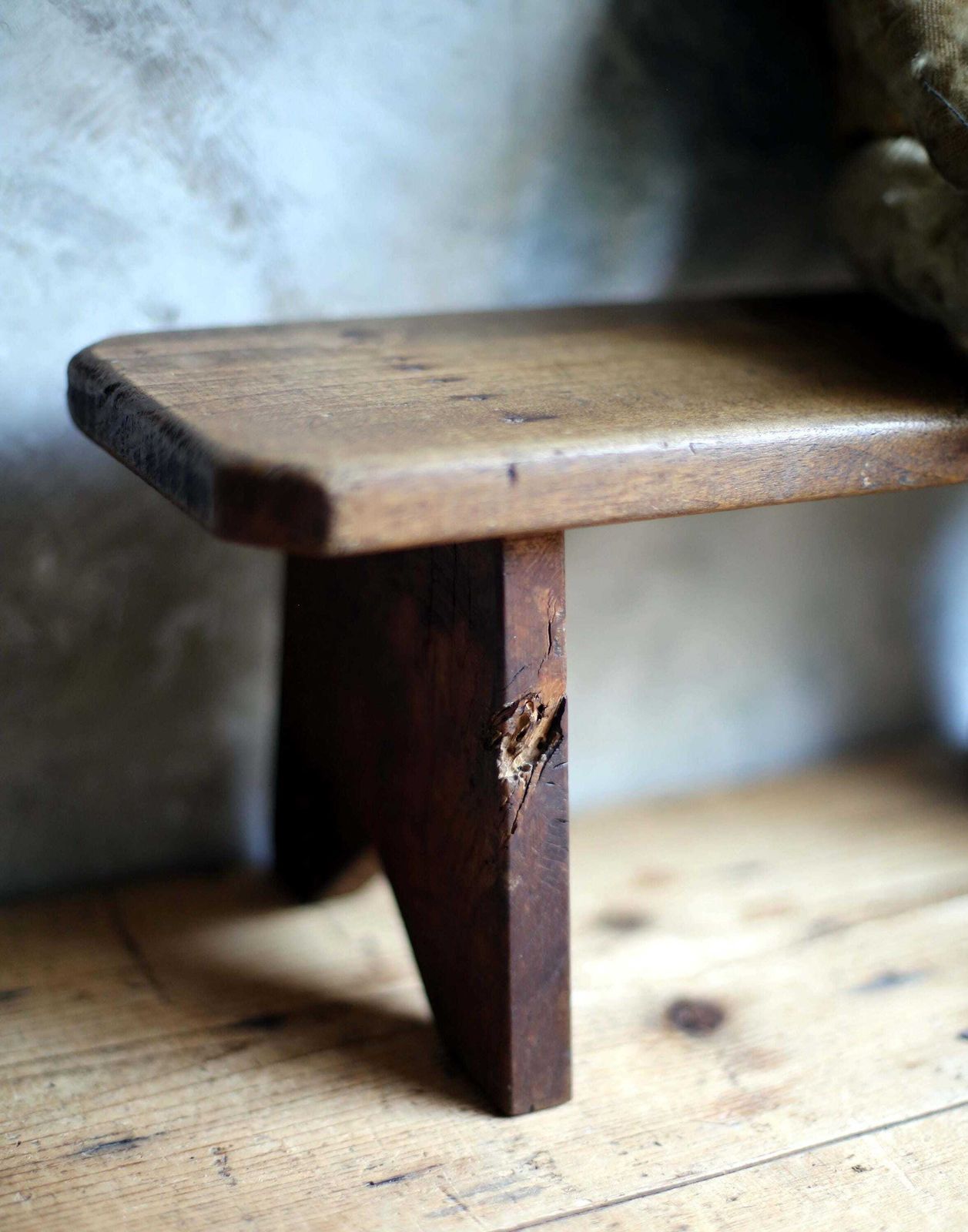 photo furniture Primitive French Wooden Bench Low Stool Rustic Wooden Table Riser Antique Footstool