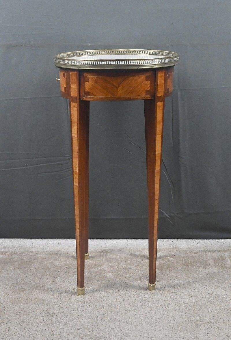 photo vinterior Small Marquetry Side Table, Louis XVI Style – Early 20th Century
