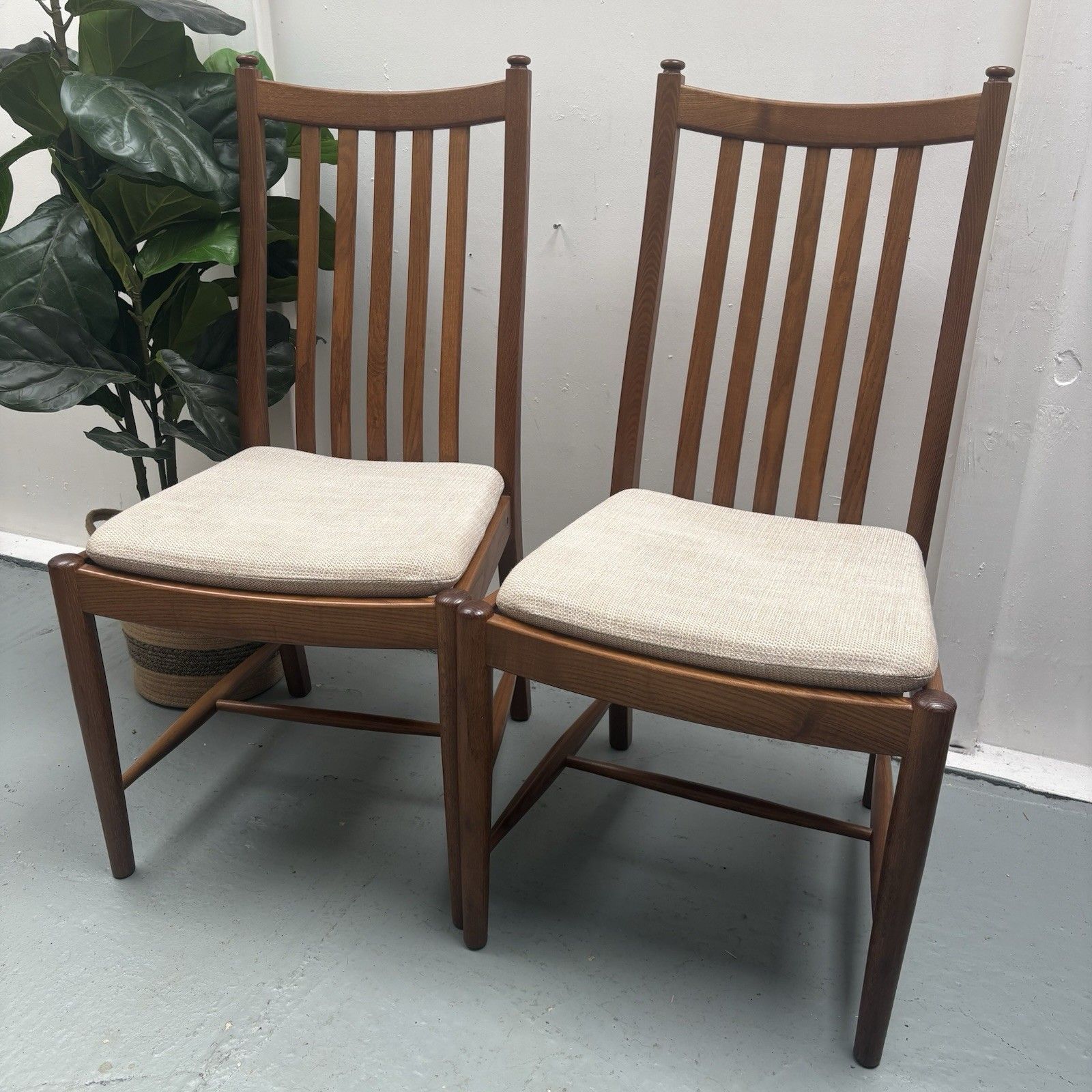 Pair Ercol Dining Chairs Penn Range Model 1138 Golden Dawn Finish Oatmeal Fabric photo furniture