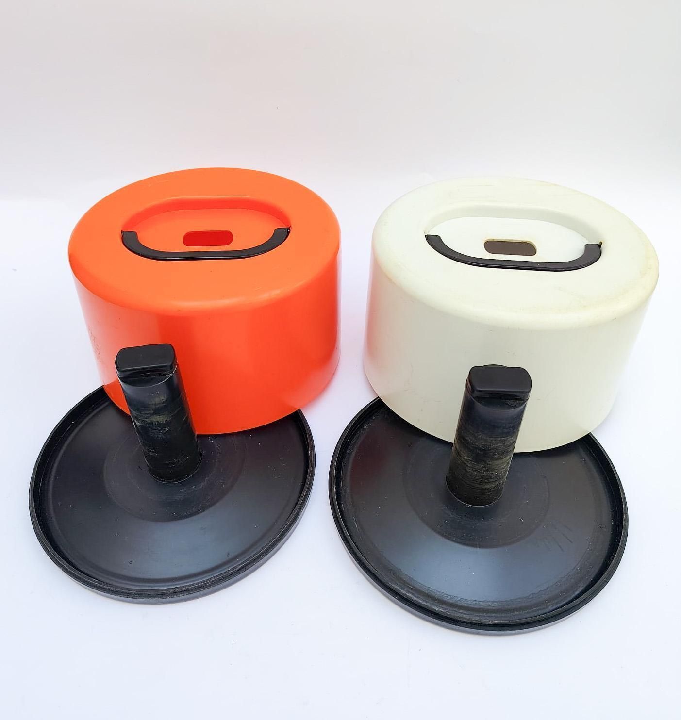 Paire de porte-disques Kartell 1 7200, design Space Age vintage, orange et blanc, par Olaf Von Bohr photo for sale