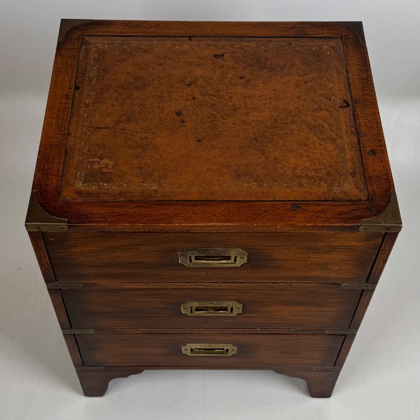 photo furniture Antique 20th Century Small Campaign Style Chest Of Drawers ( Af 5786 )