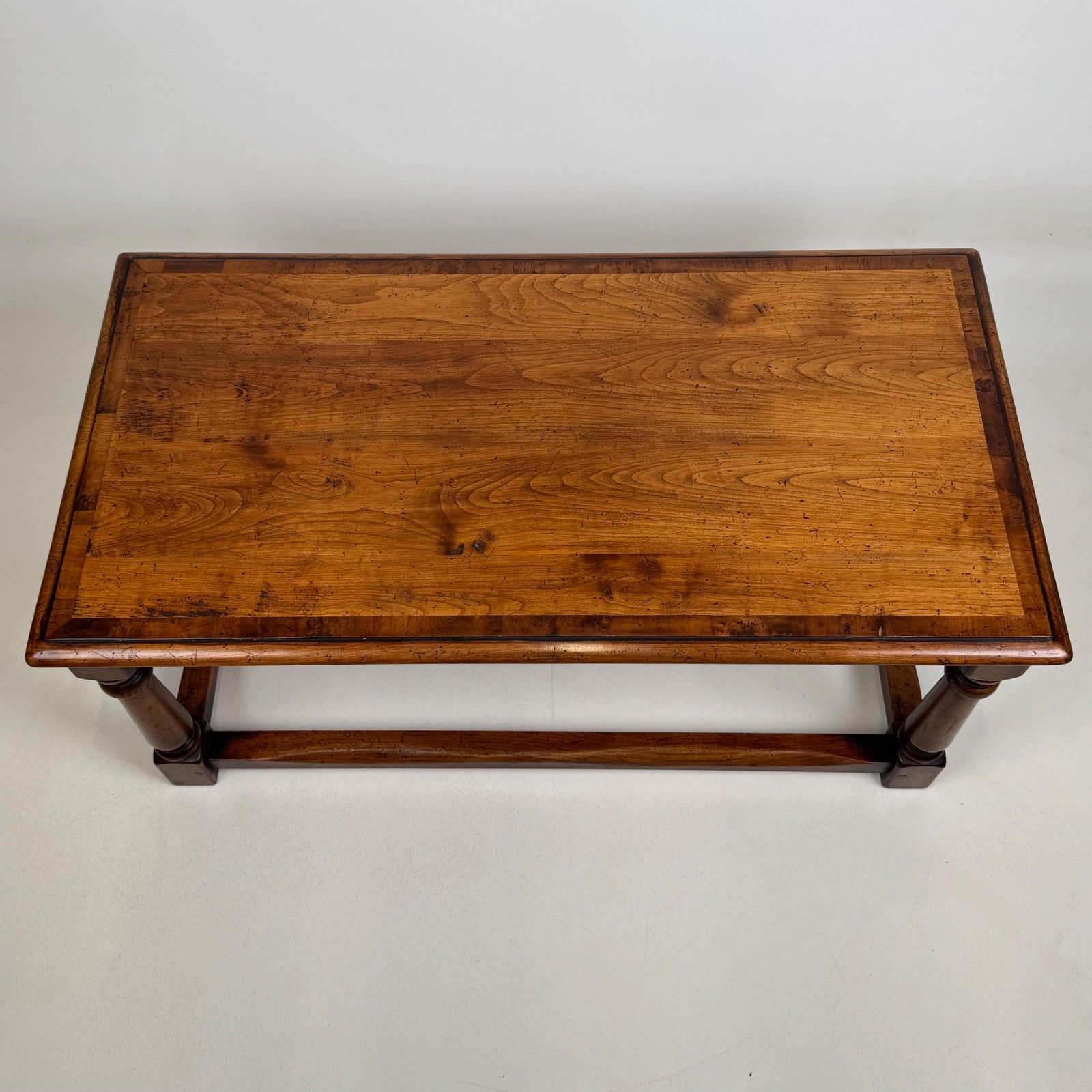 photo furniture Antique 20th Century Good Quality Coffee Table In Elm ( Af 5793 )