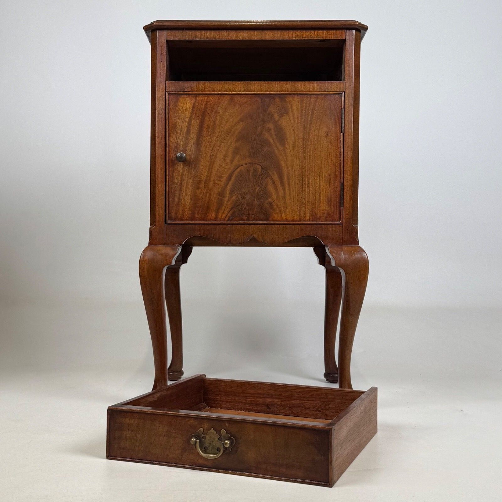 685.0 Antique 20th Century Pair Of Mahogany Bedside Cabinets ( Af 5720 ) photo