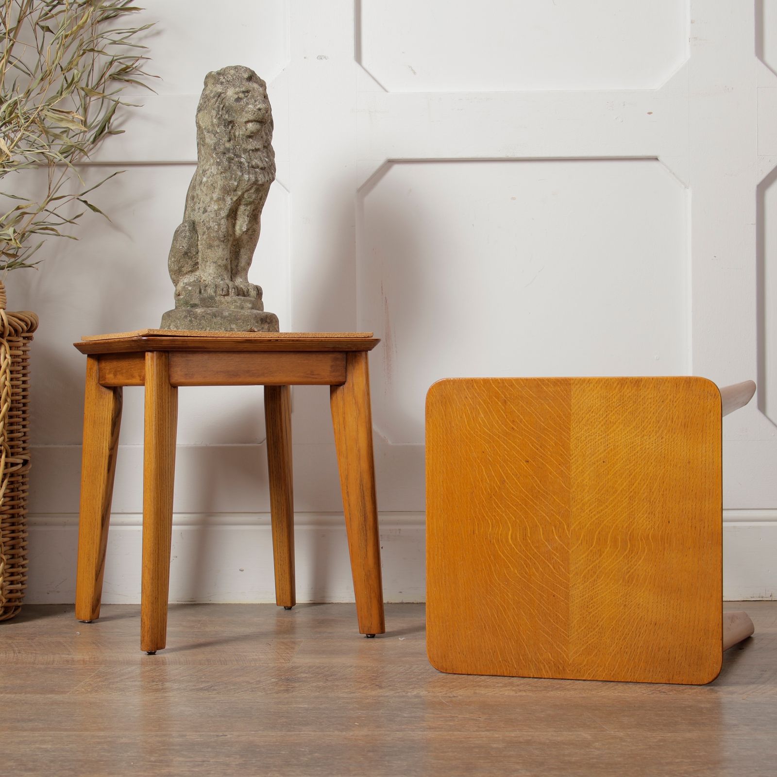 photo vintage Pair Of Mid Century Honey Oak Homeworthy Stools / Stands