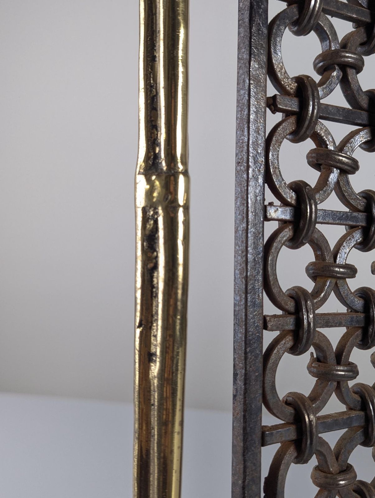 2900.0 Pare-étincelles en bronze et fer forgé par David Marshall, années 1970. photo