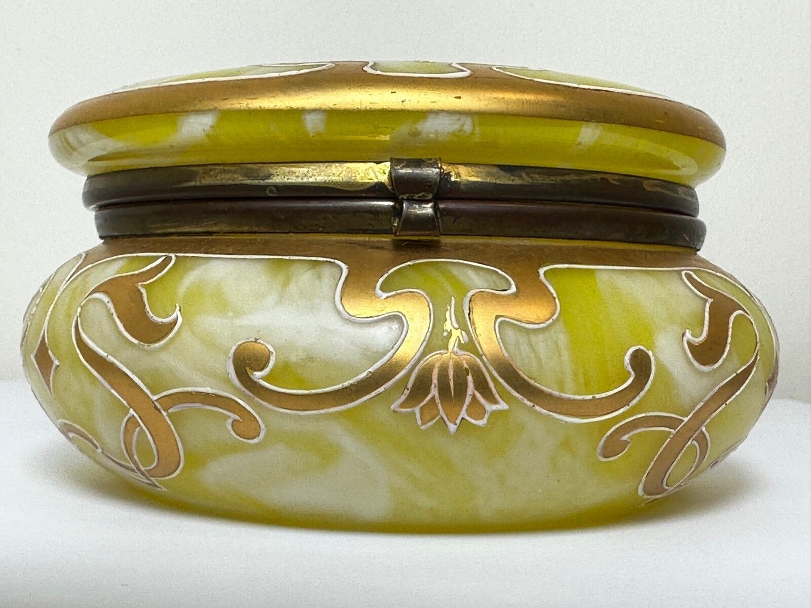 photo vinterior Loetz Jugendstil kunstglas opbergdoosje