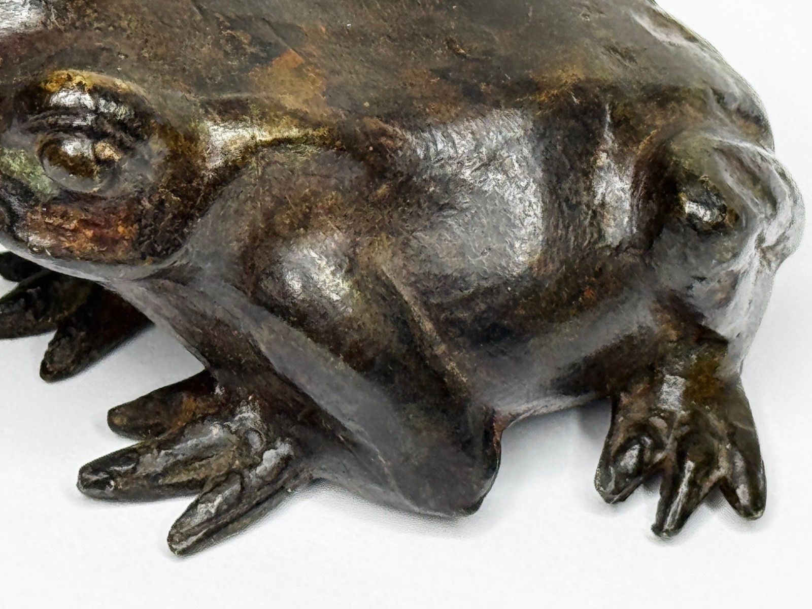 photo vintage 19e-eeuwse Franse bronzen kikker, Parijse werkplaats ca. 1850, sculptuur in de stijl van Moigniez