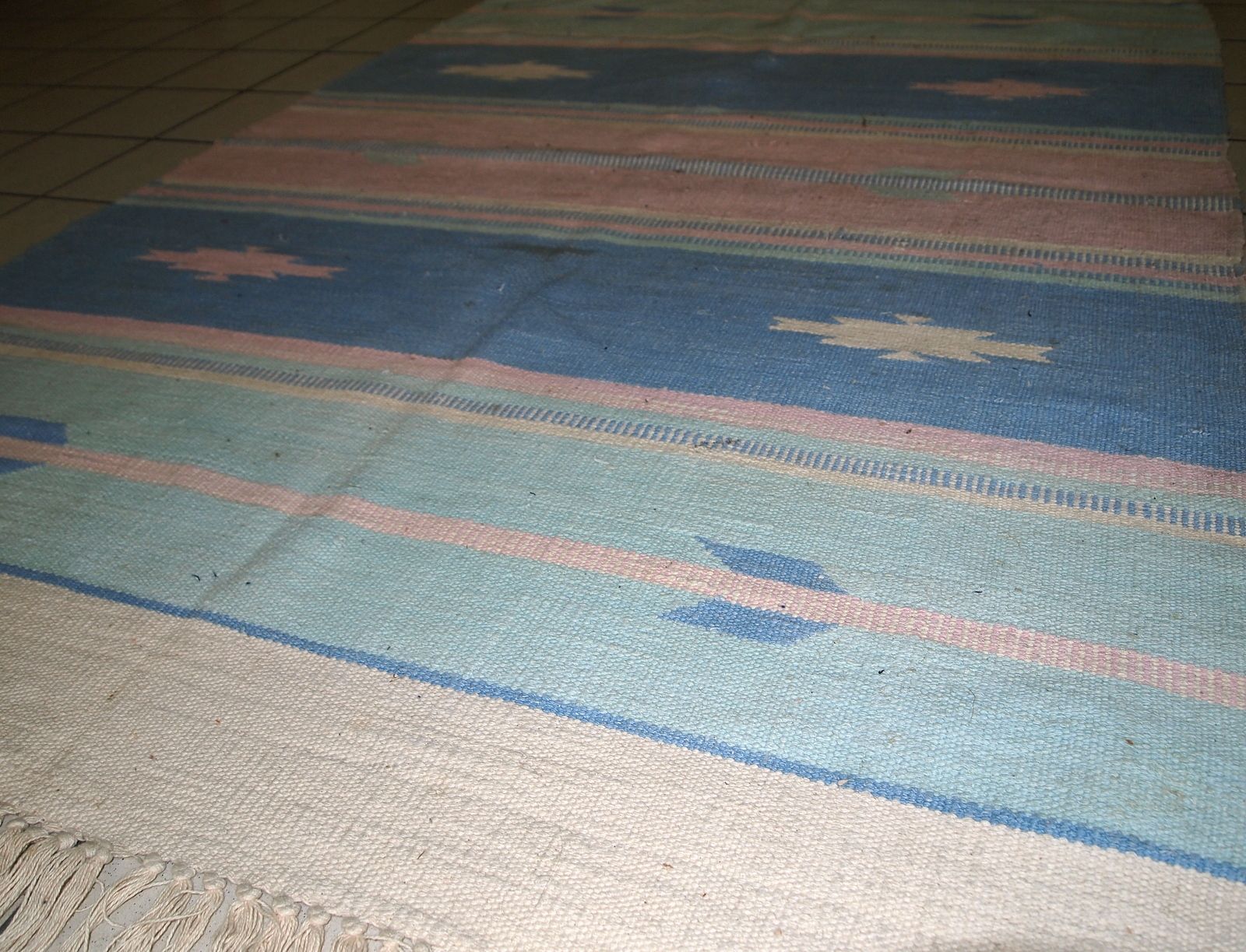 Handgemaakte vintage Indiase dhurrie flatweave kilim — 4' × 6' — ca. jaren 1960 photo vintage