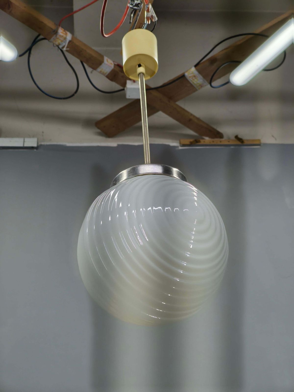 Tsjechoslowaakse geribbelde opaline glazen hanglamp, jaren 1970 photo buy