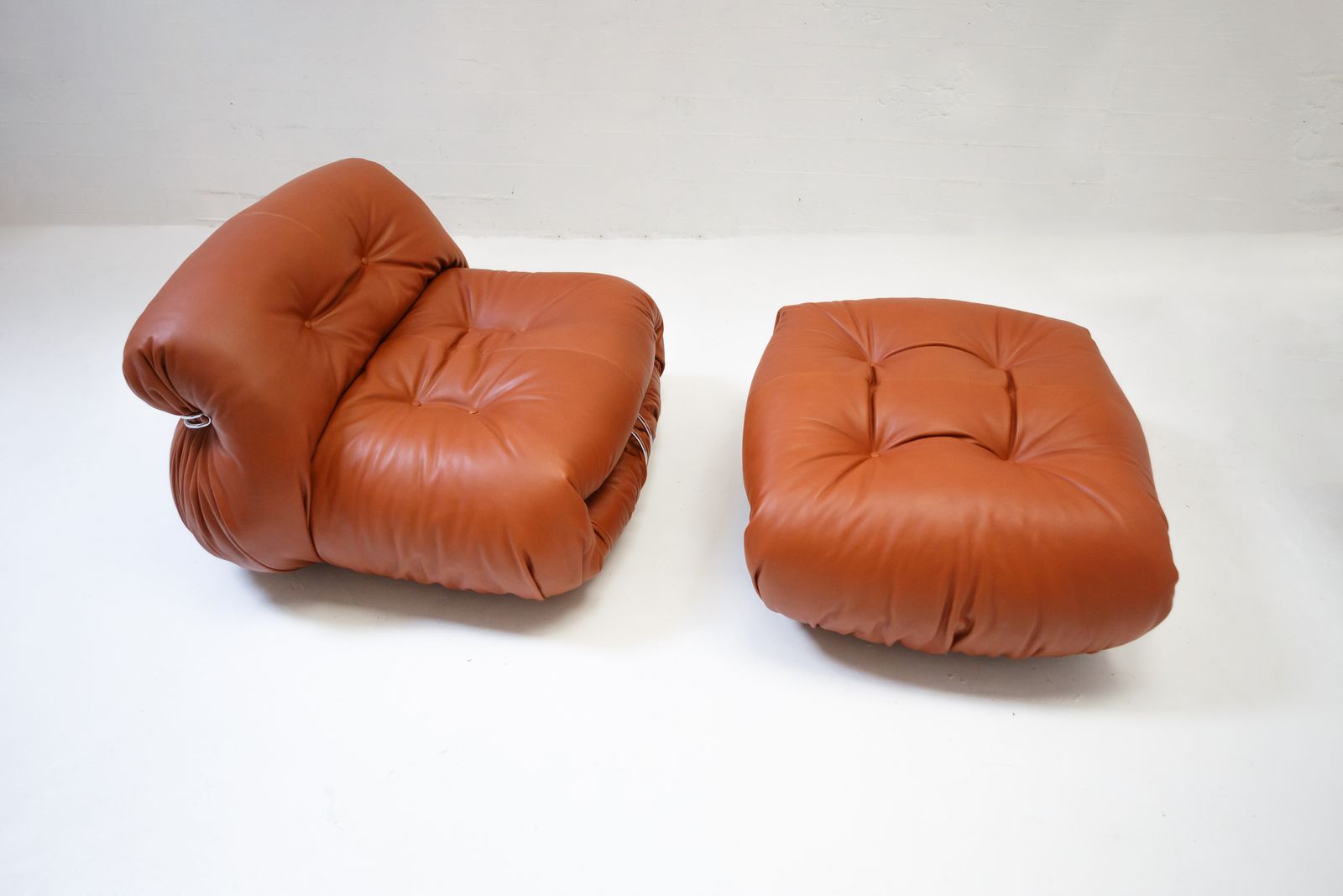 photo vinterior Afra & Tobia Scarpa ‘Soriana’  Chair With Ottoman