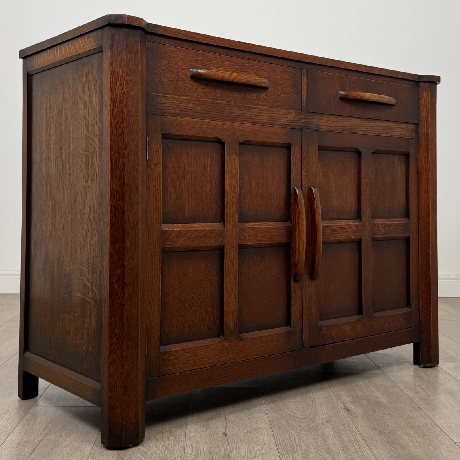 photo furniture Antique 20th Century Arts And Crafts Style Sideboard In Oak ( Af 5331 )