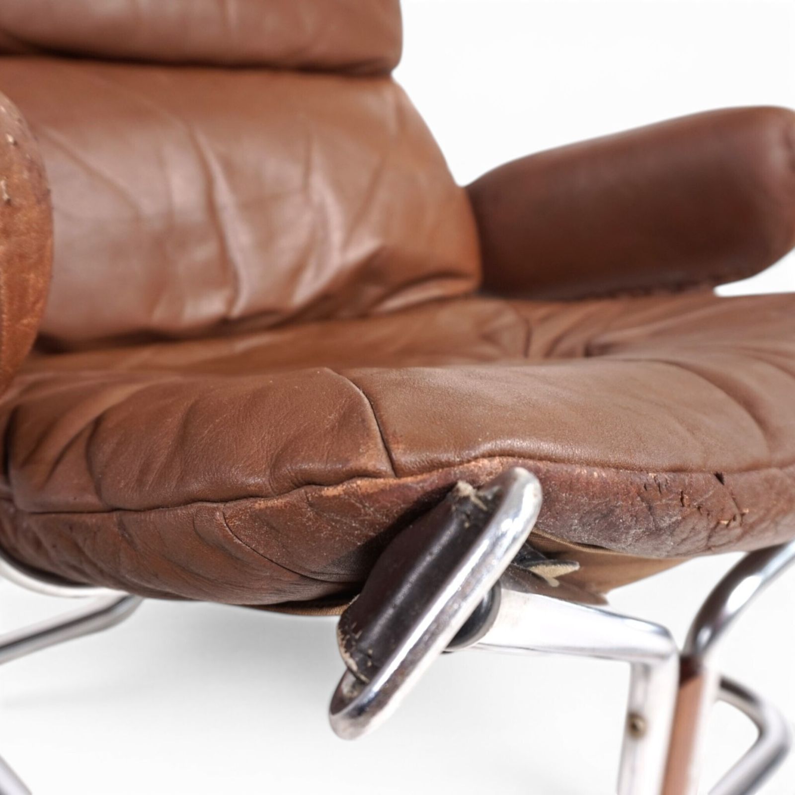 photo vinterior Westnofa Wing Leather Armchair van Harald Relling, 1970