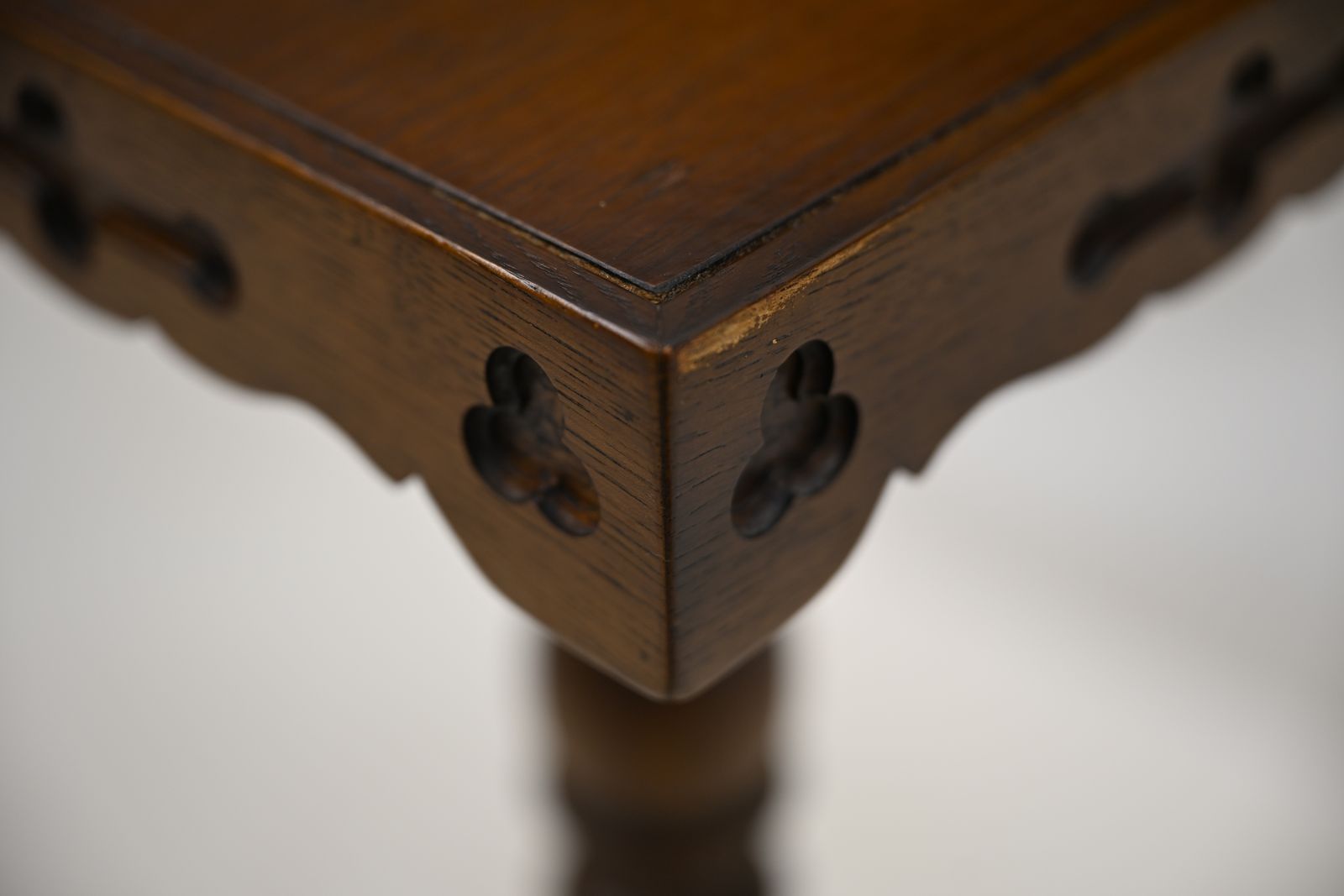 photo buy Old Charm Plant Stand Oak Light Oak Finish Model 2164 Free Nationwide Delivery