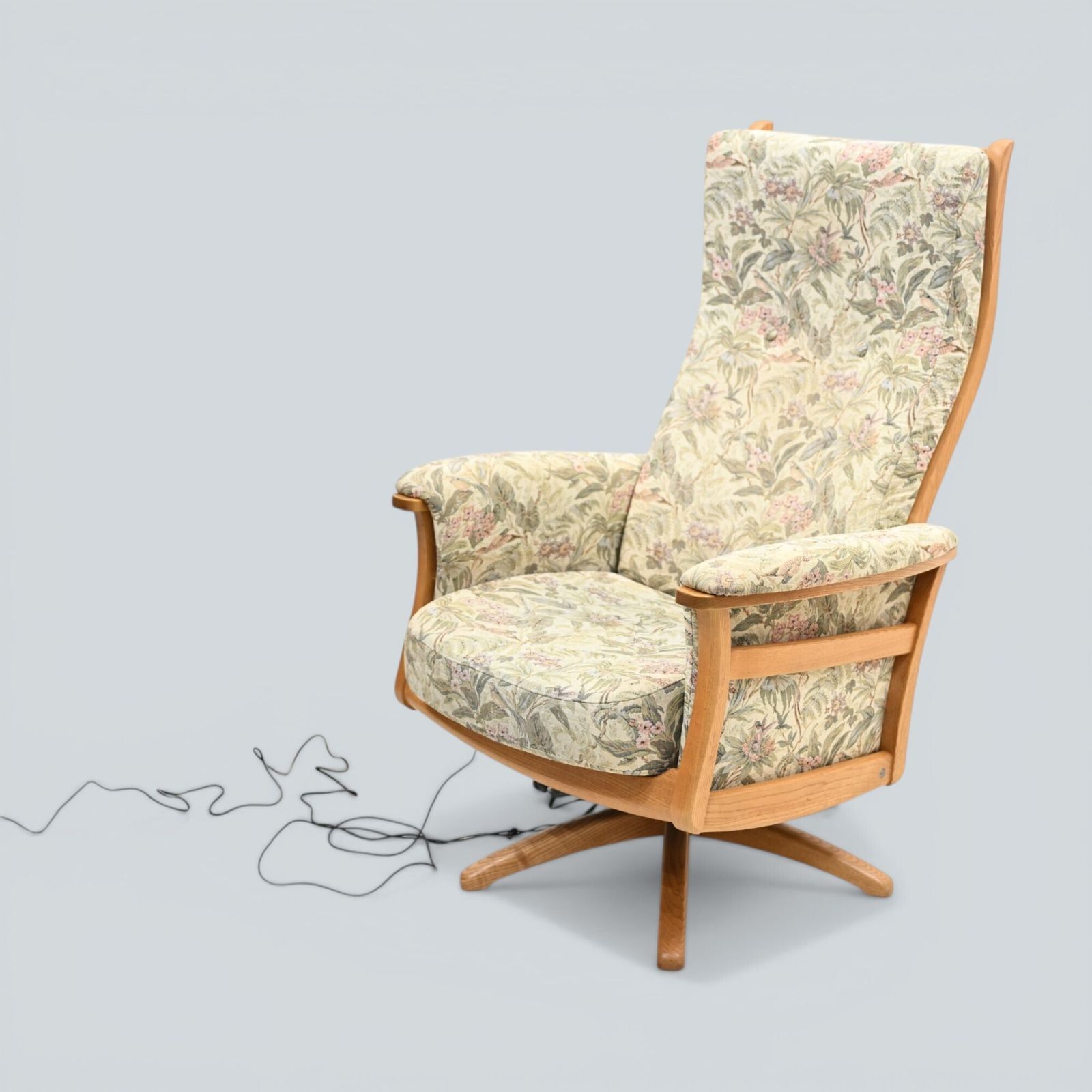 Ercol Electric Recliner Armchair Light Finish Free Uk Delivery* photo 687.0