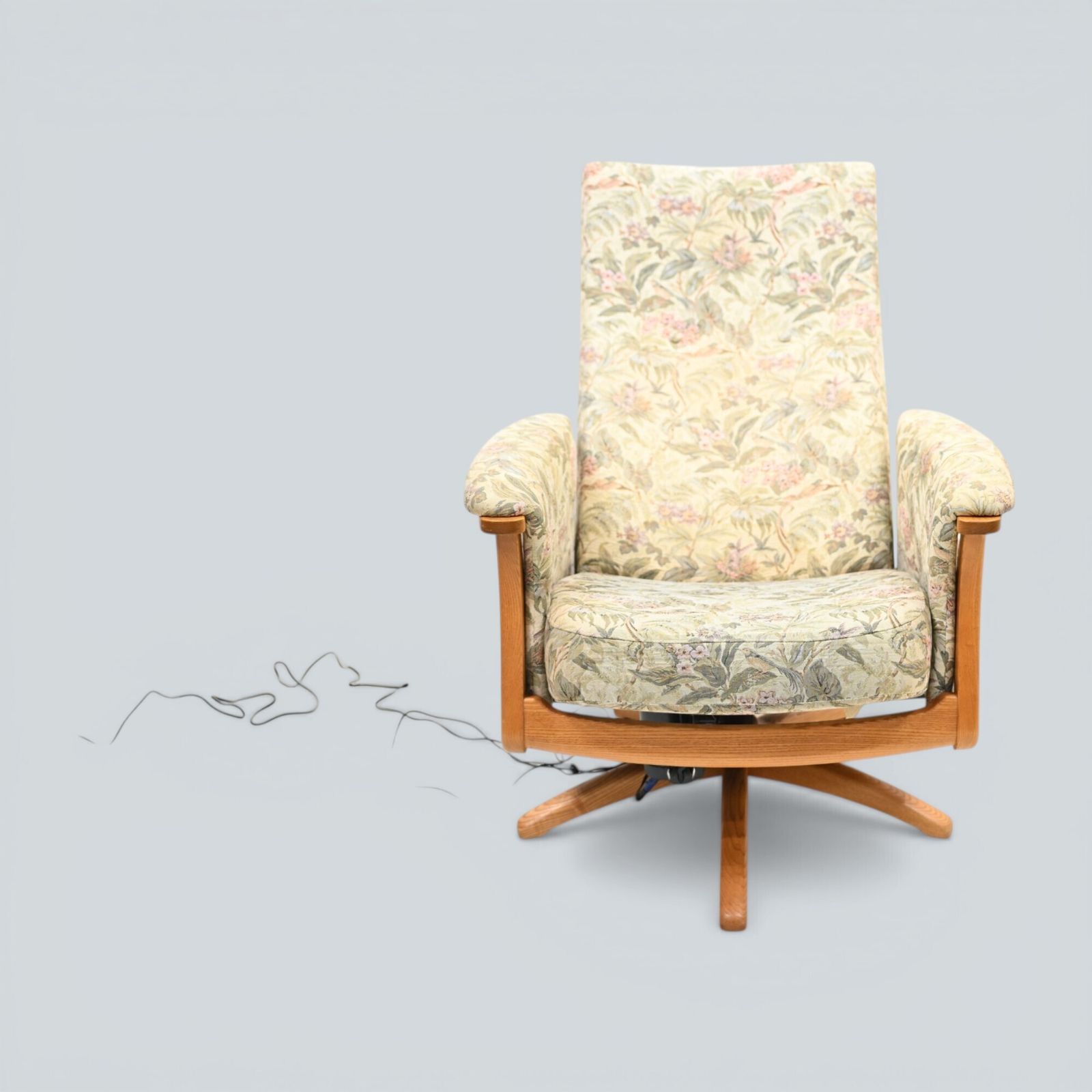 photo vintage Ercol Electric Recliner Armchair Light Finish Free Uk Delivery*