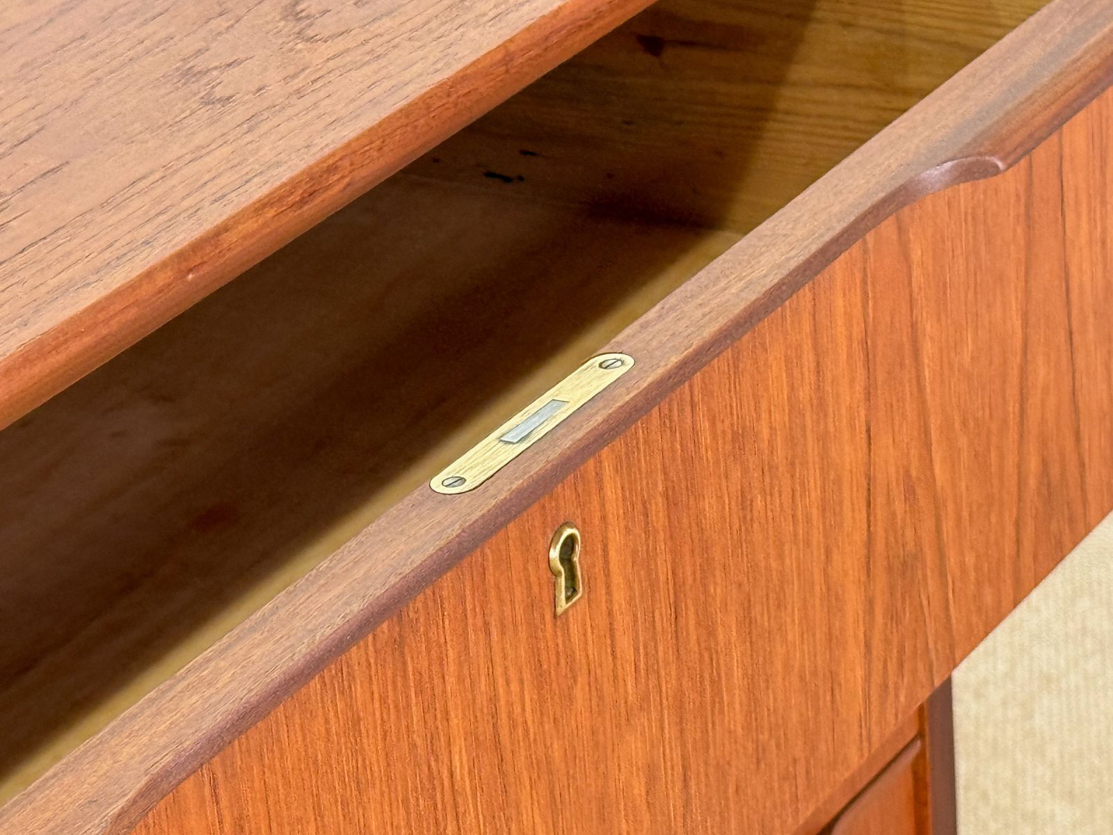 photo vinterior Mid Century Tall Chest Of Drawers (Made In Denmark 1960)